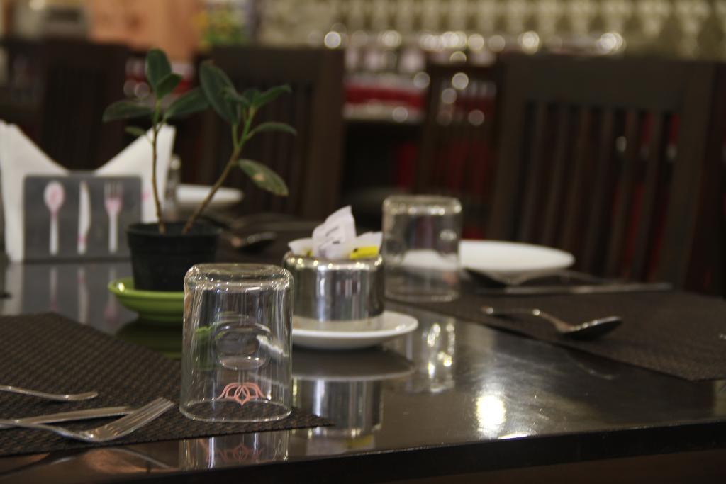 Lakshmi Hotel Тханджавур Екстер'єр фото