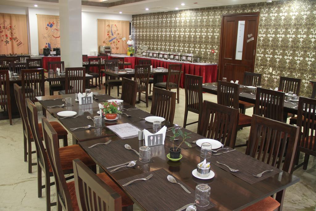 Lakshmi Hotel Тханджавур Екстер'єр фото